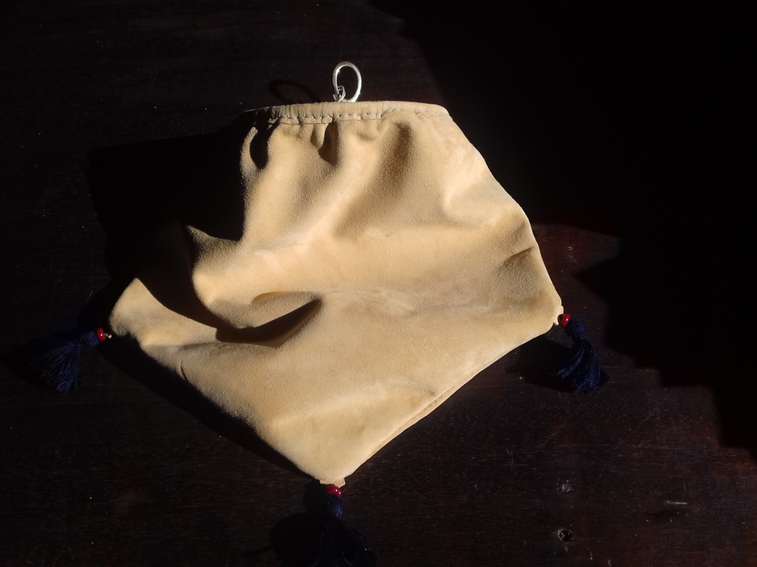 Leather frame pouch